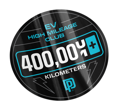 Sticker celebrating 400,000 kilometers of EV high mileage with a club logo.