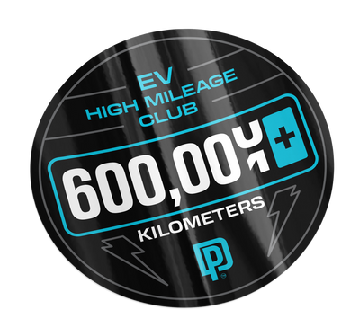 Sticker celebrating 400,000 kilometers of EV high mileage with a club logo.